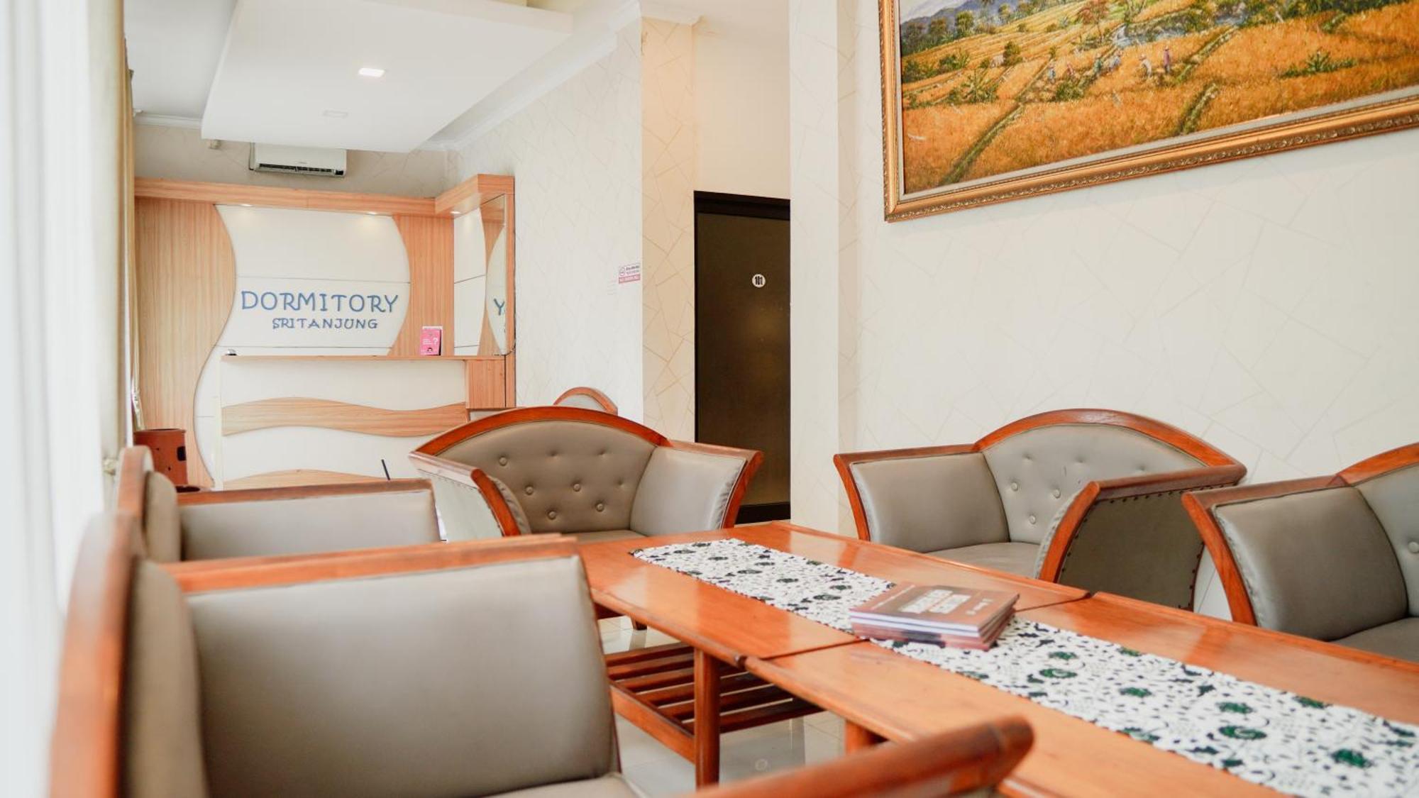 Dormitory Tourism Sritanjung Banyuwangi By Gajahsora Management المظهر الخارجي الصورة